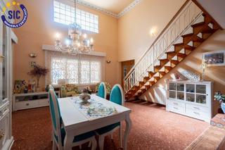 Xalet a Polígono Mas del Jutge. Amplio chalet independiente con piscina