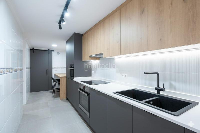 Foto 3d11ac33-4853-4b31-965d-7ac7194fd611. Piso en dr. lluch, vivienda del 2002. 2 baños. en Valencia