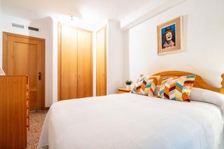 Etagenwohnung  Calle dr lluch. En dr. lluch, vivienda del 2002. 2 baños.