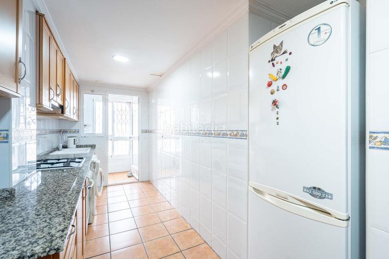 Foto a39ab2e6-320d-4578-8d67-003837554e43. Piso en dr. lluch, vivienda del 2002. 2 baños. en Valencia