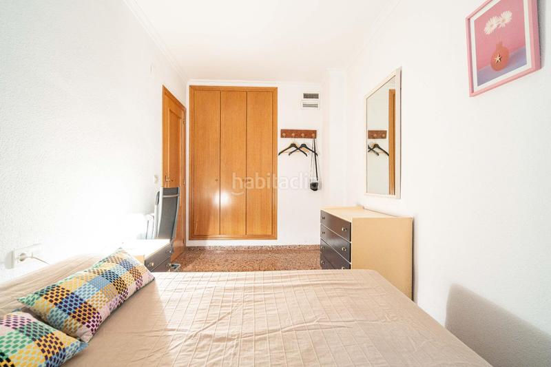 Foto db8da05a-4bf3-4f52-bd4e-8784fd861e4f. Piso en dr. lluch, vivienda del 2002. 2 baños. en Valencia