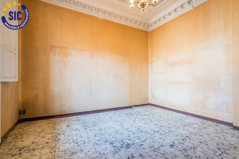 Foto efe0c677-c059-4238-a162-38a83df583a7. Pis a Russafa Valencia