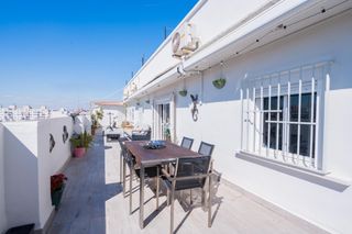�tic  Calle borriol. �tico con gran terraza y mucha luz