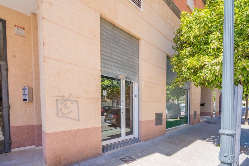 Foto 3c064bef-01f8-4ba5-a3c6-8617fdc1a4e1. Local comercial a Benimàmet Valencia