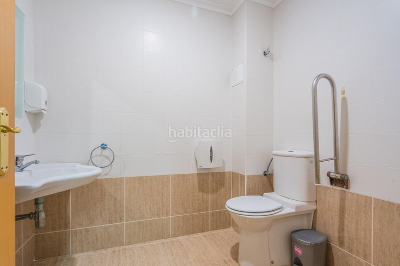 Foto d328f62c-c675-457f-ba57-e77b1332232a. Local comercial a Benimàmet Valencia