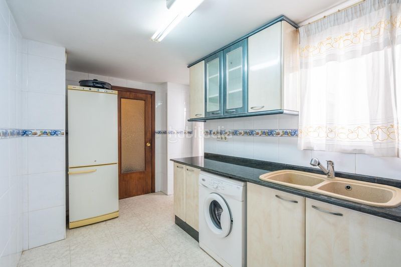 Piso vive junto al mediterráneo! luminoso piso de 4 dorm. en av. malvarrosa en Valencia - Imagen 14