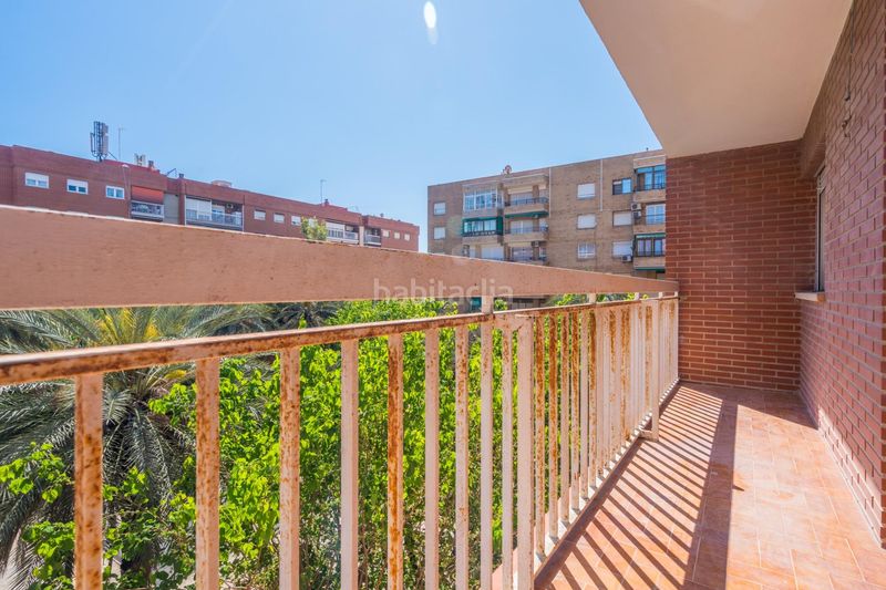 Piso vive junto al mediterráneo! luminoso piso de 4 dorm. en av. malvarrosa en Valencia - Imagen 4