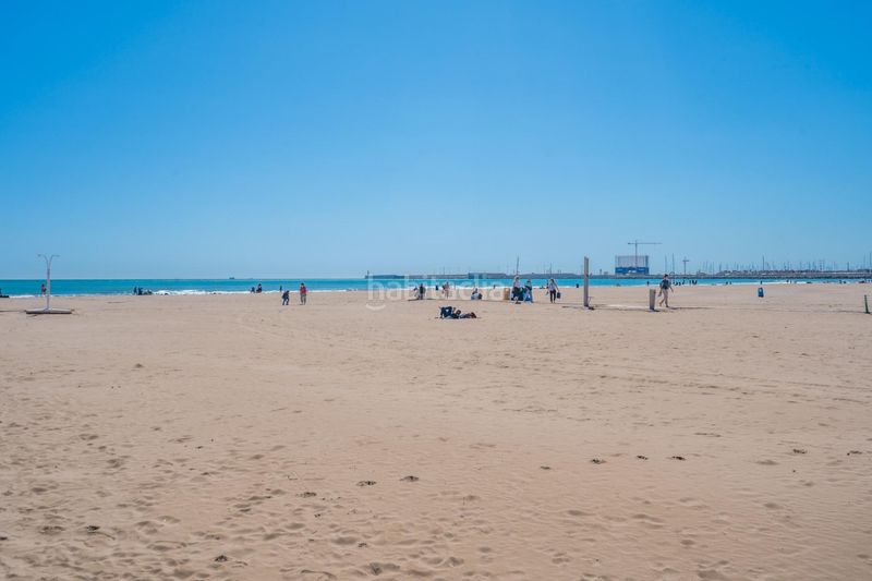 Piso vive junto al mediterráneo! luminoso piso de 4 dorm. en av. malvarrosa en Valencia - Imagen 49