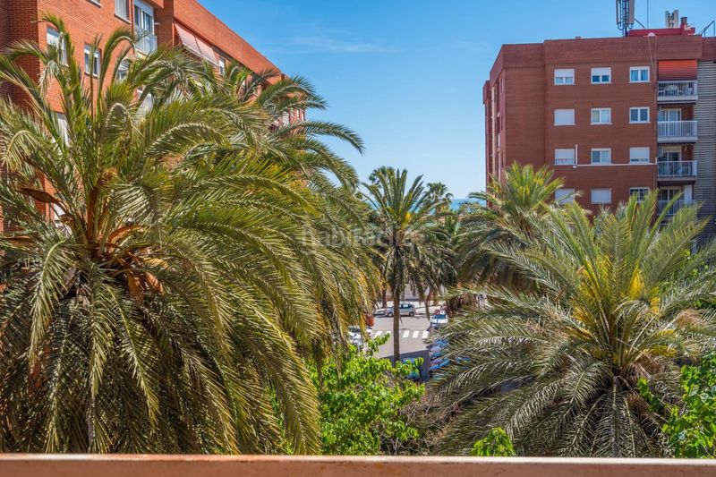 Piso vive junto al mediterráneo! luminoso piso de 4 dorm. en av. malvarrosa en Valencia - Imagen 3