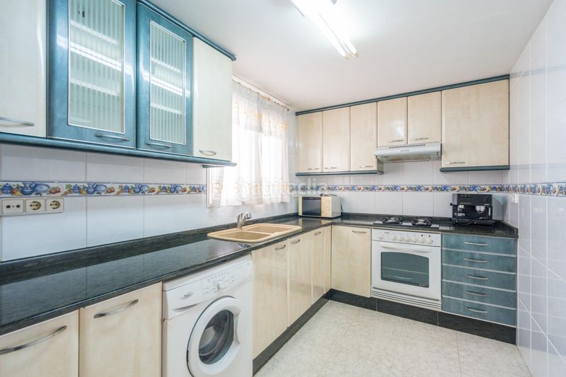 Piso vive junto al mediterráneo! luminoso piso de 4 dorm. en av. malvarrosa en Valencia - Imagen 12