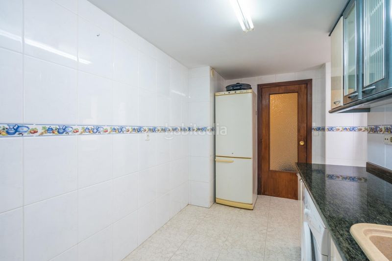 Piso vive junto al mediterráneo! luminoso piso de 4 dorm. en av. malvarrosa en Valencia - Imagen 16
