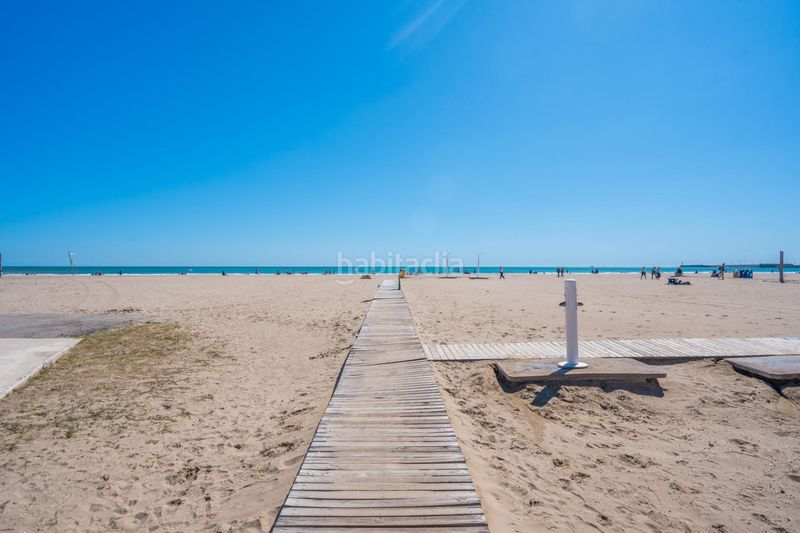 Piso vive junto al mediterráneo! luminoso piso de 4 dorm. en av. malvarrosa en Valencia - Imagen 47