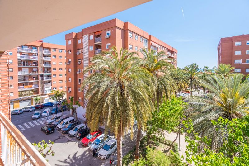 Piso vive junto al mediterráneo! luminoso piso de 4 dorm. en av. malvarrosa en Valencia - Imagen 2