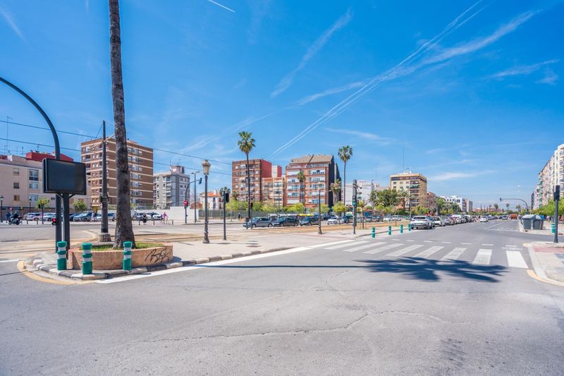 Piso vive junto al mediterráneo! luminoso piso de 4 dorm. en av. malvarrosa en Valencia - Imagen 44