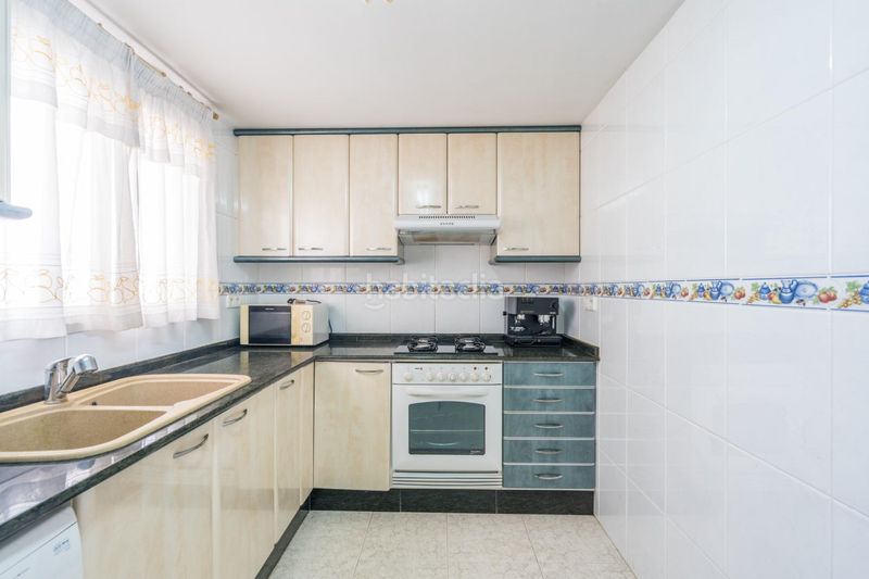 Piso vive junto al mediterráneo! luminoso piso de 4 dorm. en av. malvarrosa en Valencia - Imagen 17