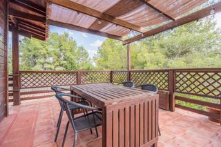 Chalet  Calle foia de bunyol. Tu próximo hogar un oasis de paz y diseño con vistas protegidas