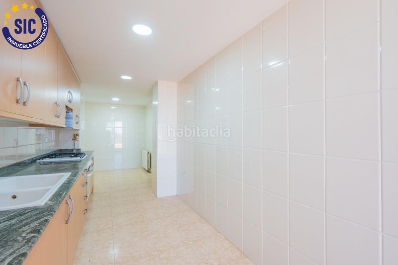 Foto d6b95867-47e9-4b3b-8a76-9222dea3b86e. Àtic amb calefacció aparcament piscina a La Constitución-Canaleta Mislata