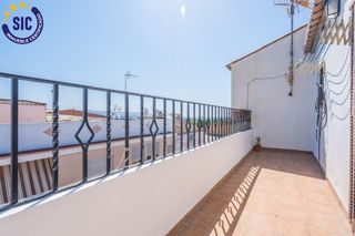 Reihenhaus  Calle salvador giner. Casa amueblada y equipada en pleno centro de casinos perfecta pa