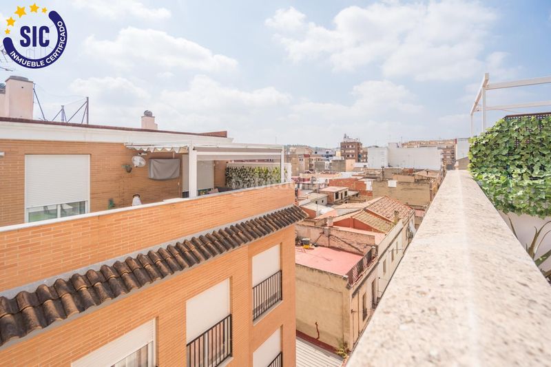Foto bcb45355-6232-4db4-be13-cacb2d92fd16. Àtic amb calefacció aparcament piscina a Riba - roja de Túria