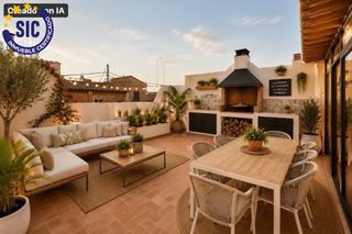 Piso  Calle landerer. Tu oasis con terraza privada en el centro de valencia