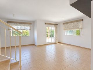 Towny house  L'atzabeja. Chalet pareado en vista calderona espacio y comodidad cerca de v