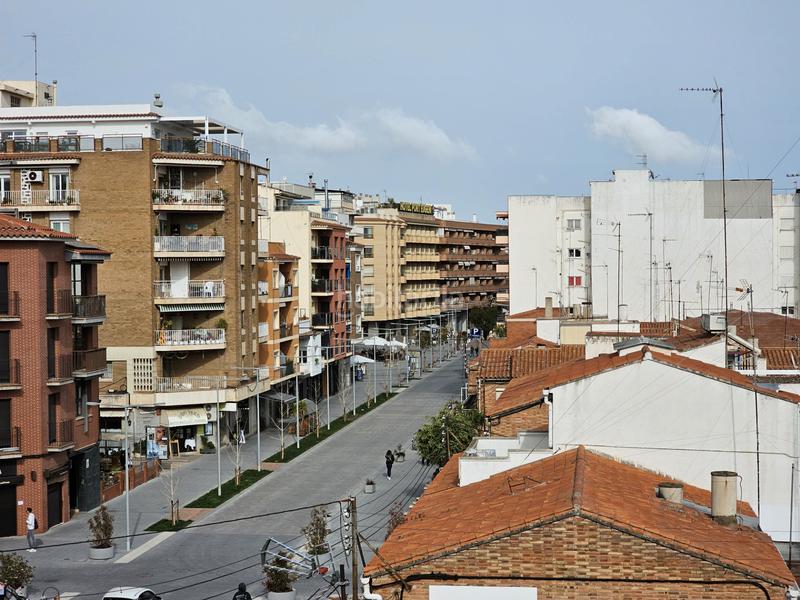 Foto 82982084-c3f3-43a8-8e5d-d2e3b1d035c0. Pis amb xemeneia calefacció aparcament a Cambrils platja Cambrils