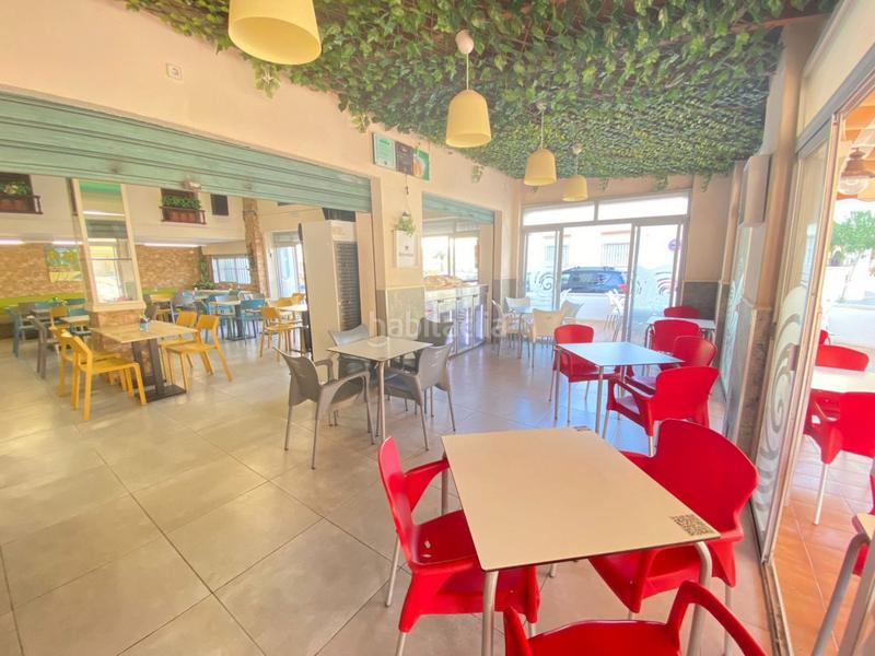 Foto a0d81423-6fd5-4536-b51e-0c18b7268cea. Locale commerciale in Piles