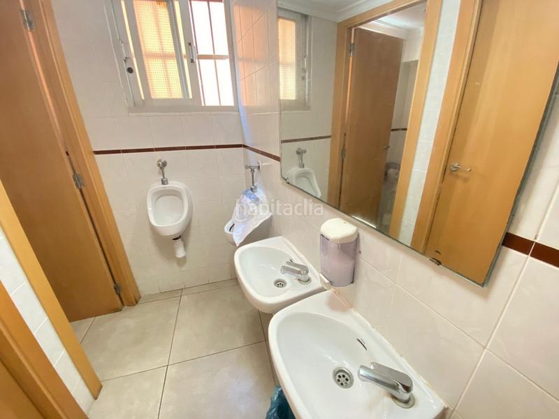 Foto b7d84746-b7d6-43f6-9091-86e36eb2c422. Locale commerciale in Piles