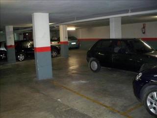 Posto auto in Nou Moles. Plaza garaje únicamente para coche pequeño o moto.