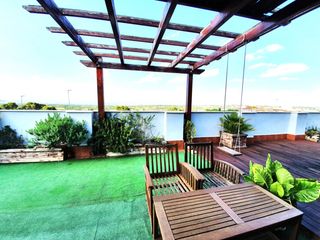 Rent Penthouse  Plaza de la pinadeta. Amplio ático en alquiler con gran terraza y vistas en ribaroja d