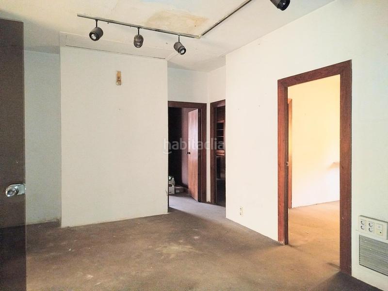 Foto b15b9fe8-fa52-424e-8efe-3d3e4a58a23c. Locale commerciale in Nou Campanar Valencia