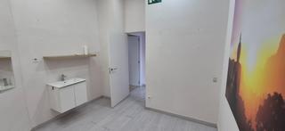 Lloguer Local Comercial a Malilla. Alquilamos en malilla! excelente bajo, ideal estetica o afines.