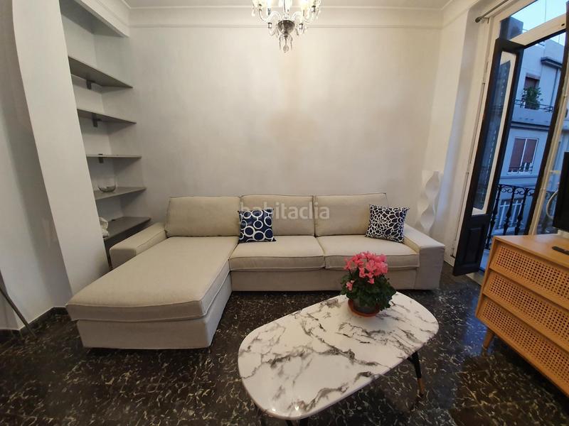 Foto c5cd1355-0ea4-4703-9c20-0d35546f79de. Alquiler piso precioso piso en la calle adressadors con 6 balcones. en Valencia