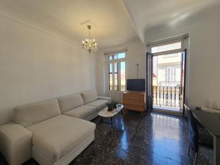Location Appartement  Calle adressadors. Precioso piso en la calle adressadors con 6 balcones.