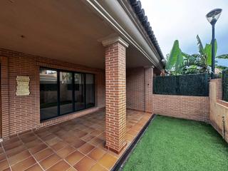 Lloguer Casa aparellada a Sotolivar-Mas del Rosari. Pareado en urbanización de campolivar paterna.