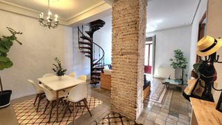 Lloguer Pis  Calle lonja. Vivienda ideal para estudiantes, con encanto, luminosa y con vis