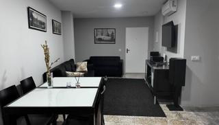 Aparcament cotxe  Calle forata. Garaje con estancia recreativa