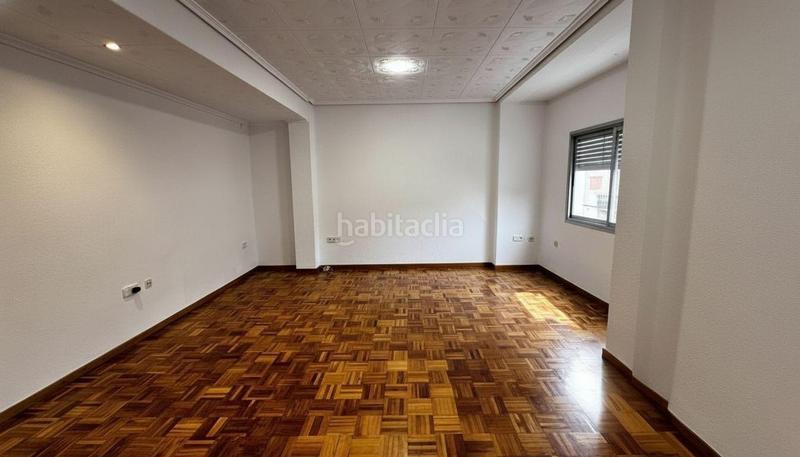 Foto e454ada8-ad58-406c-9cad-786b94b7e180. Alquiler piso  muy luminoso con garaje en La Petxina Valencia