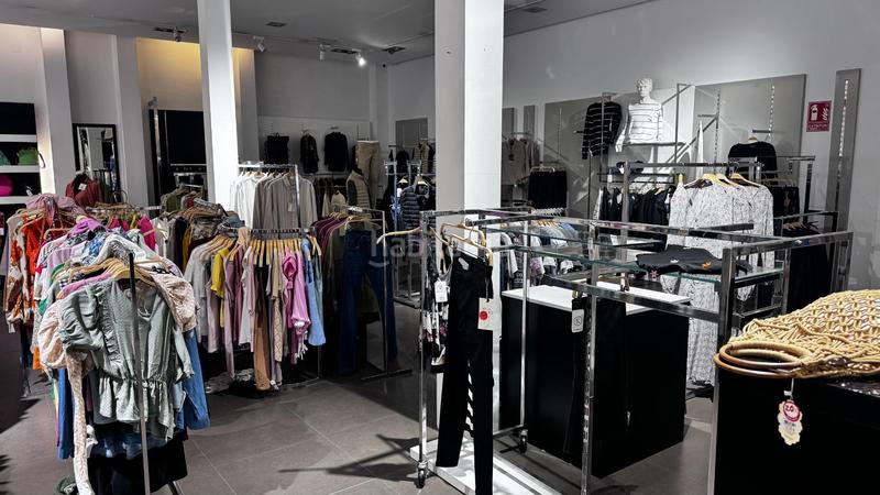 Foto 03bd4966-32f6-4673-a03c-35dc394e377b. Traspaso local comercial traspaso de local, tienda de ropa en pleno funcionamiento en Valencia