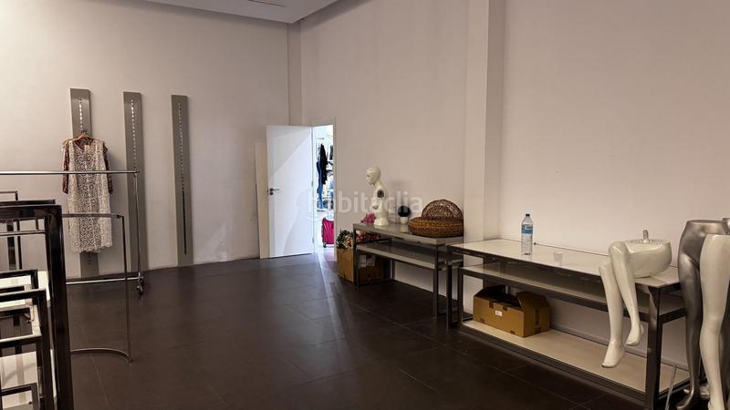 Foto 0b987e4f-3506-4342-8c8c-0ea50d2f5254. Traspaso local comercial traspaso de local, tienda de ropa en pleno funcionamiento en Valencia