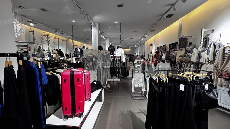 Foto 455108cb-b2f9-434d-b16f-d56fff565b7b. Traspaso local comercial traspaso de local, tienda de ropa en pleno funcionamiento en Valencia