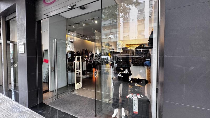 Foto 548cd431-bce8-4fdc-9870-89704483a56d. Traspaso local comercial traspaso de local, tienda de ropa en pleno funcionamiento en Valencia