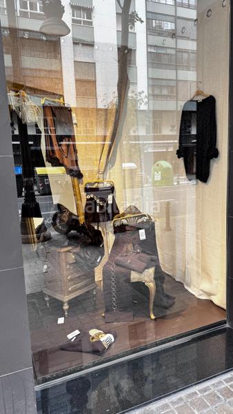 Foto 5dd7b295-cd5c-4881-ade5-bb1b88c7a2d1. Traspaso local comercial traspaso de local, tienda de ropa en pleno funcionamiento en Valencia