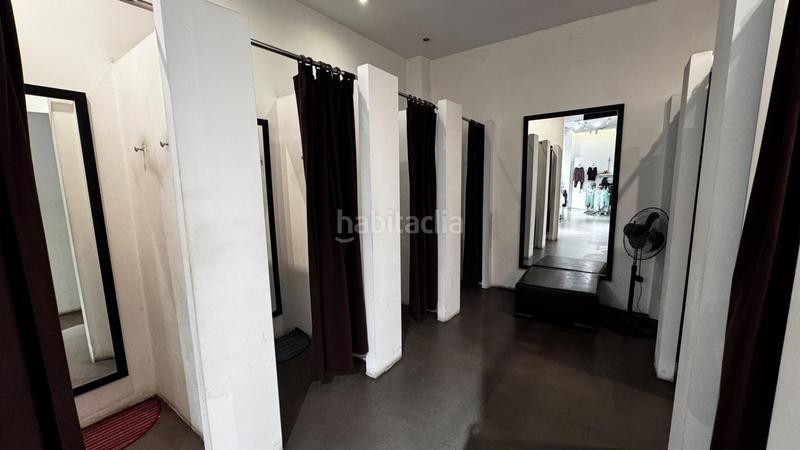 Foto 76e34787-abe5-4b6c-84b2-09c00eb6822a. Traspaso local comercial traspaso de local, tienda de ropa en pleno funcionamiento en Valencia