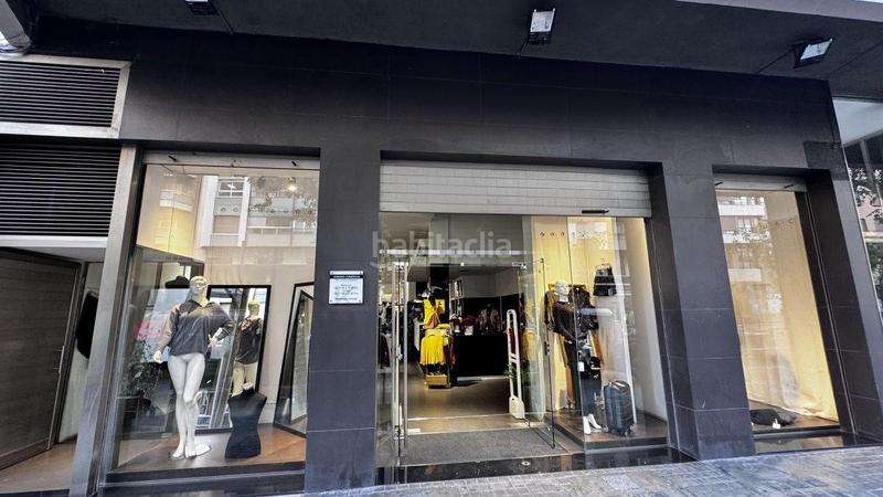 Foto 8ee443db-4e22-4c3a-b188-3cdc7c17aa8d. Traspaso local comercial traspaso de local, tienda de ropa en pleno funcionamiento en Valencia