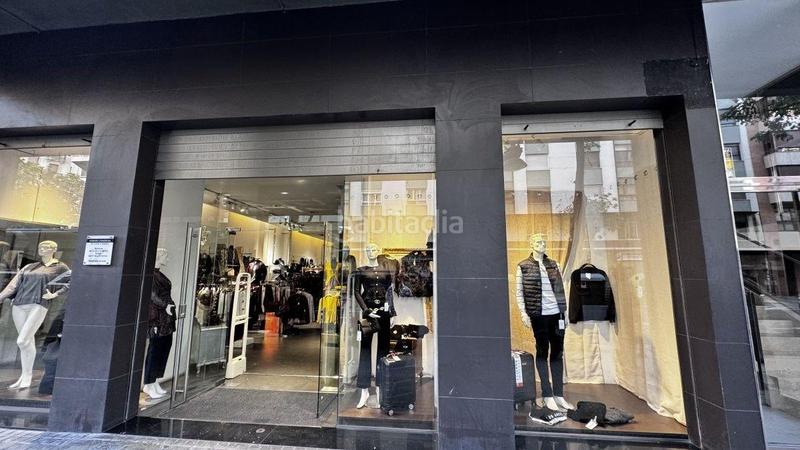 Foto ceca27f0-0e25-4fa6-a983-95a2c0c9e158. Traspaso local comercial traspaso de local, tienda de ropa en pleno funcionamiento en Valencia