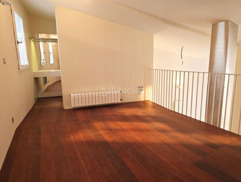 Piso ático dúplex con terraza junto a la plaza de la virgen en Valencia - Imagen 2