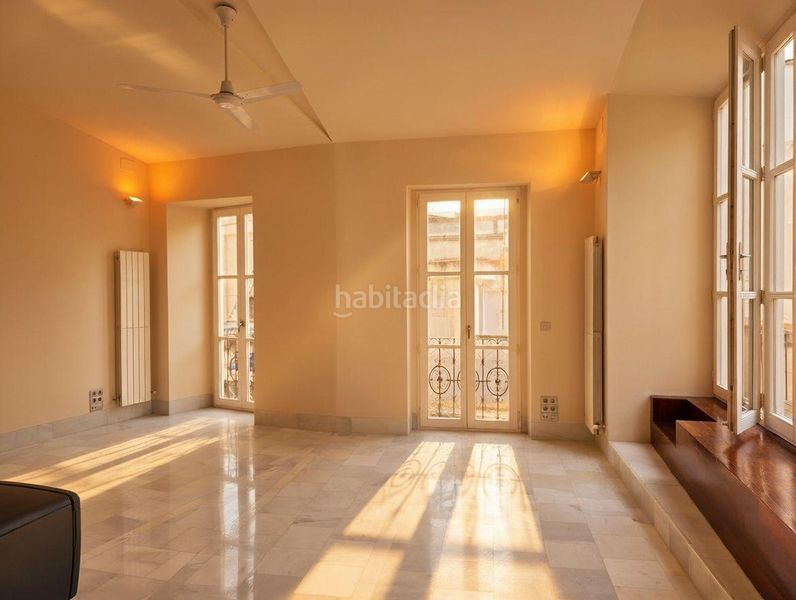 Piso ático dúplex con terraza junto a la plaza de la virgen en Valencia - Imagen 4