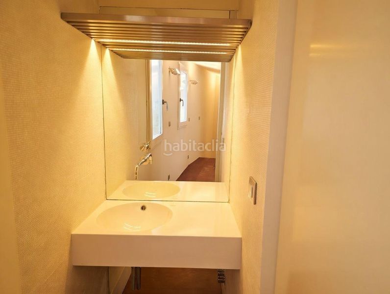 Piso ático dúplex con terraza junto a la plaza de la virgen en Valencia - Imagen 23