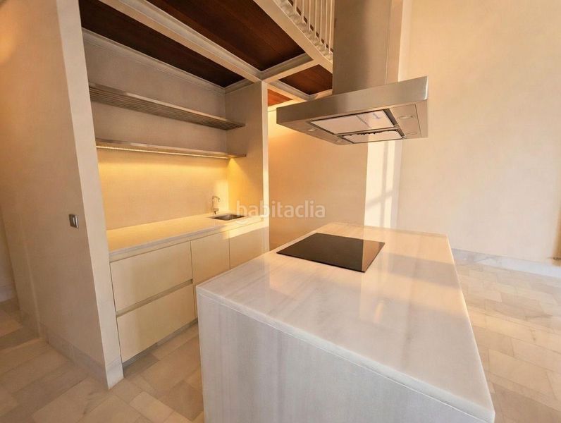 Piso ático dúplex con terraza junto a la plaza de la virgen en Valencia - Imagen 26
